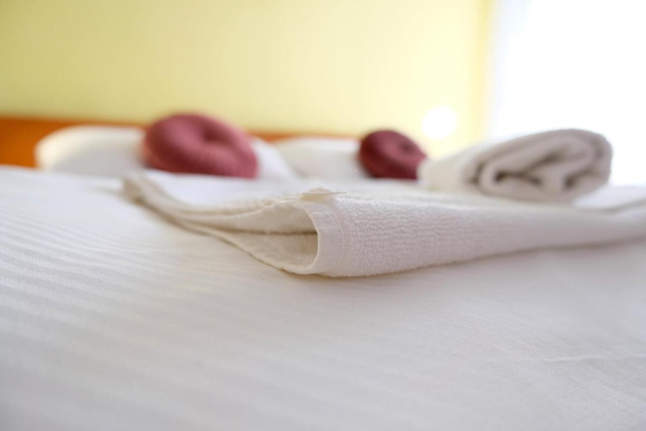 Art Hotel Medzilaborce Экстерьер фото